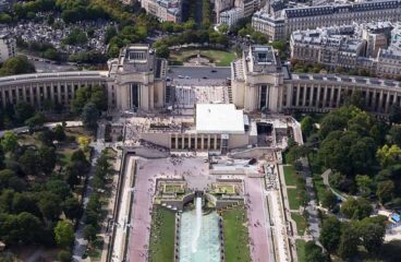 Palacio de Chaillot y los jardines del Trocadero desde la Torre Eiffel en París.