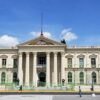 Fachada del Palacio Nacional de El Salvador, país con el que se inicia el ciclo de elecciones en América Latina en 2024