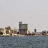 Imagen panorámica de la costa del mar Rojo en la ciudad de Hodeida (Yemen), en el estrecho de Bab el Mandeb