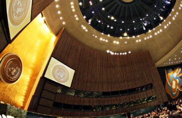 Vista de las paredes y parte de la cúpula del salón de la Asamblea General de las Naciones Unidas en la sede de la ONU en Nueva York. Geopolítica