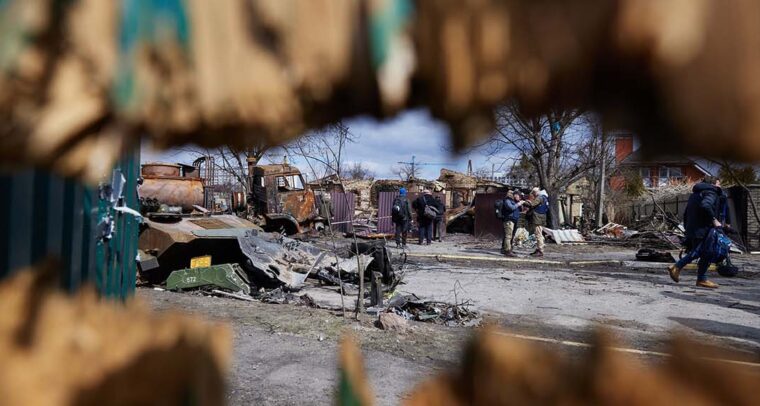 Destrozos en la ciudad de Bucha, en la región de Kyiv (Ucrania), donde se produjeron matanzas masivas de civiles durante la ocupación de las tropas rusas en abril de 2022