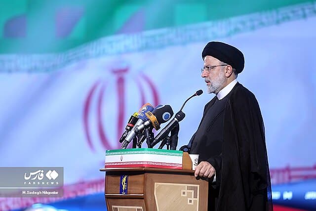 Ebrahim Raisi, presidente de Irán, durante la ceremonia de presentación del misil balístico Fattah en junio de 2023. Foto: Mohammad Sadegh Nikgostar - Fars Media Corporation (Wikimedia Commons / CC BY 4.0)