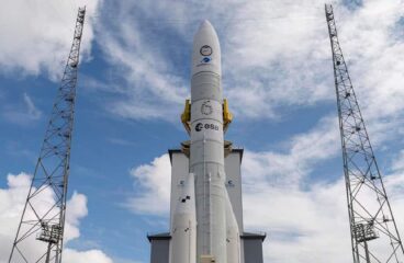 Cohete Ariane 6 en su plataforma de lanzamiento del puerto espacial europeo de la Guayana Francesa, el 20 de junio de 2024.
