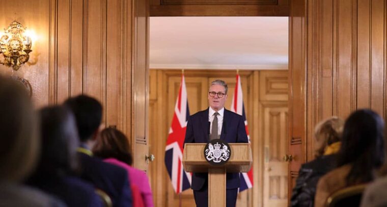 Keir Starmer en su primera rueda de prensa como primer ministro de Reino Unido. Foto: Number 10 (@number10gov) - CC BY-NC-ND 2.0