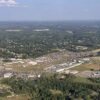 Vista aérea del aeropuerto de Butler el día del mitin de Donald Trump (14/07/2024). Foto: Designism (Wikimedia Commons / CC0)