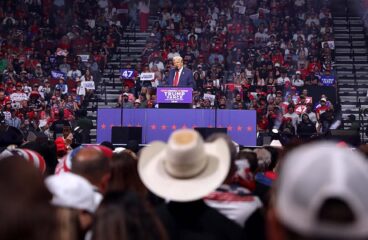 Donald Trump en un mitin en el Desert Diamond Arena de Glendale de Arizona, EEUU. conservadurismo estadounidense