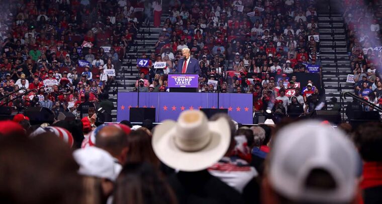 Donald Trump en un mitin en el Desert Diamond Arena de Glendale de Arizona, EEUU. conservadurismo estadounidense