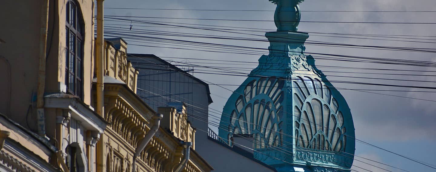 Detalle de fachadas de edificios de varias épocas en San Petersburgo, Rusia. cultura Rusia