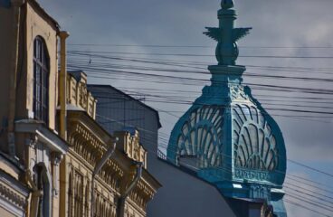 Detalle de fachadas de edificios de varias épocas en San Petersburgo, Rusia