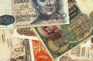 Various old Spanish peseta banknotes of different denominations, including 500, 100 and 50 pesetas, with historical details and faces of important figures in Spanish history. Spain