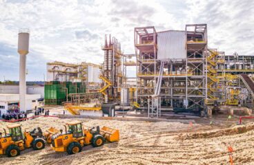 Second-generation ethanol production plant at Bonfim Bioenergy Park, Guariba, São Paulo, with heavy machinery in the foreground. Mercosur-EU agreement