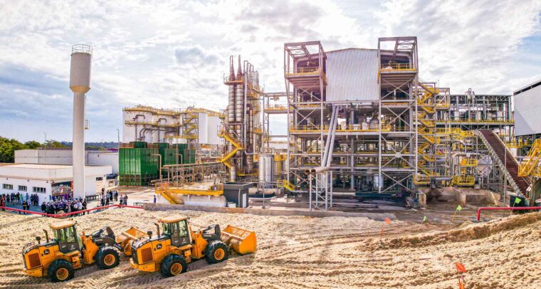 Second-generation ethanol production plant at Bonfim Bioenergy Park, Guariba, São Paulo, with heavy machinery in the foreground. Mercosur-EU agreement