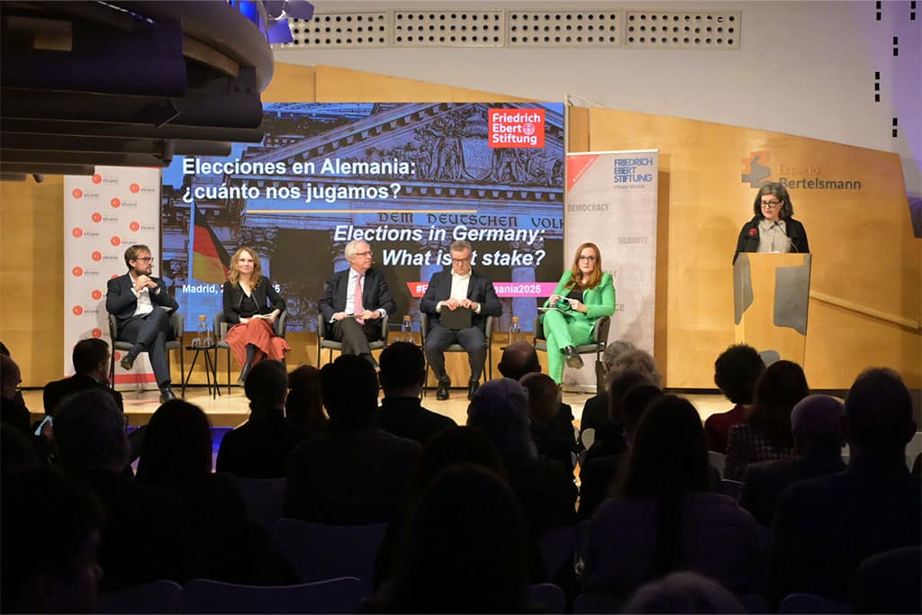 Luise Rürup, Charles Powell, Judith Arnal, André Härtel, Miguel Otero Iglesias y Catrina Schläger en la mesa redonda ‘‘Elecciones en Alemania: ¿cuánto nos jugamos?’’. Foto: © Real Instituto Elcano.