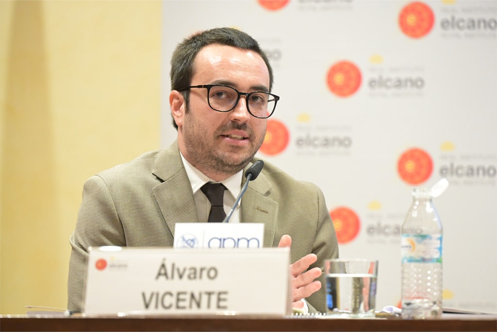 Álvaro Vicente en el coloquio sobre la monografía “Reafirmación y abandono de la yihad global. Trayectorias personales de presos yihadistas en España’’, ©Real Instituto Elcano