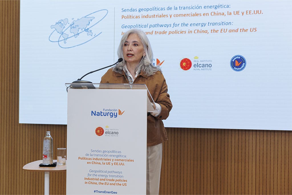 Maria Eugenia Coronado en la jornada “Sendas geopolíticas de la transición energética: Políticas industriales y comerciales en China, la UE y EEUU”. Fotos: © Fundación Naturgy.