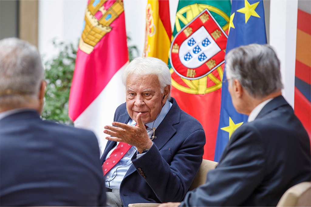 Felipe González at the dialogue ‘A shared path: 40 years of Spanish and Portuguese EU membership’. Photo: Emiliano García-Page Sánchez (CC BY-SA 2.0).