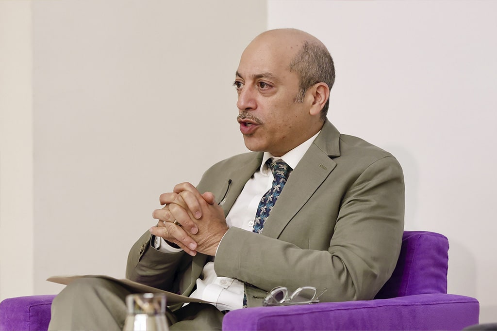 Karim Hauser at the roundtable ‘How Europe can re-engage to halt the catastrophe in Gaza?’. Photo: © Elcano Royal Institute.