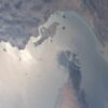 Vista aérea del estrecho de Ormuz, que conecta el Golfo Pérsico con el Golfo de Omán, tomada desde el espacio por la NASA. Ormuz