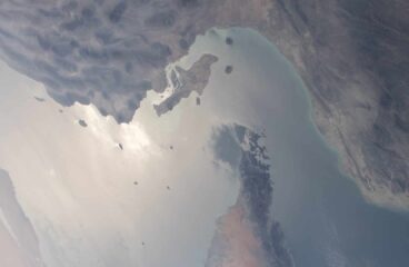 Vista aérea del estrecho de Ormuz, que conecta el Golfo Pérsico con el Golfo de Omán, tomada desde el espacio por la NASA. Ormuz