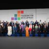 Líderes y representantes internacionales posan en la foto oficial de la inauguración de la 4ª Conferencia sobre la Financiación para el Desarrollo en Sevilla, 30 de junio de 2025. Financiación