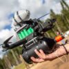 Primer plano de un dron ucraniano de fibra óptica de última generación.