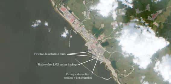 Imagen satelital del proyecto Arctic LNG 2 en junio de 2025, dos años antes de la imposición de sanciones por parte de EEUU y la UE sobre el proyecto.