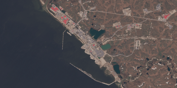Imagen satelital del proyecto Arctic LNG 2 en junio de 2023, unos meses antes de la imposición de sanciones por parte de EEUU y la UE al proyecto.