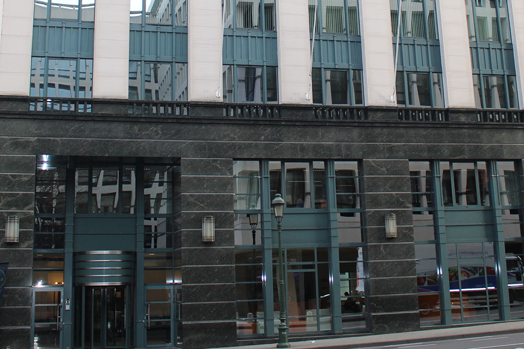 The façade of the European Policy Centre headquarters, which houses the Brussels office of the Elcano Royal Institute. Foto: Mdefleurieu (Wikimedia Commons / CC BY-SA 4.0)