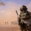 Un soldado de las Fuerzas Especiales de Estados Unidos corre hacia un helicóptero HH-101 de la Fuerza Aérea italiana durante Flintlock 2026, el principal ejercicio anual de operaciones especiales organizado por el Mando de África de Estados Unidos (AFRICOM).