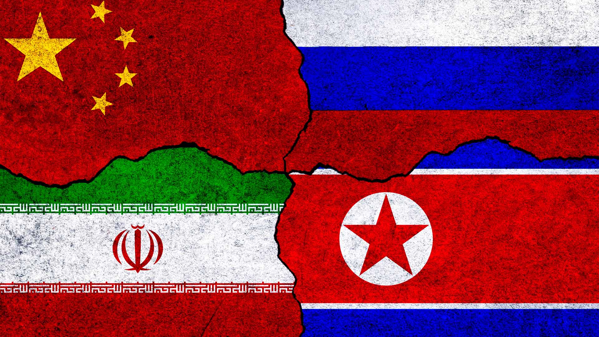 Composición gráfica de las banderas de China, Rusia, Irán y Corea del Norte, distribuidas en cuatro secciones separadas por bordes irregulares negros sobre un fondo de textura rugosa.